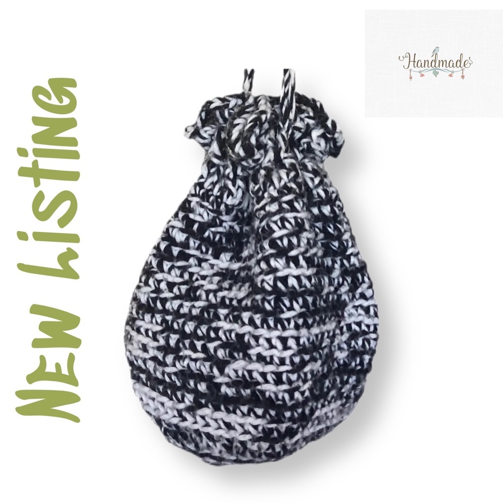 VTG 70s Hobo Purse Black & White Handmade Knitted Drawstring Boho Grannycore